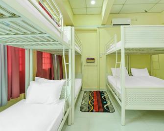 Spot On 90163 Kpfb Roomstay 2 - Hostel - Kuala Terengganu - Bedroom