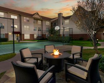 Residence Inn by Marriott Arlington - Arlington - Patio