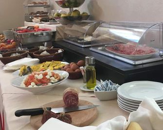 Hotel Langhe and Monferrato - Costigliole D'Asti - Buffet
