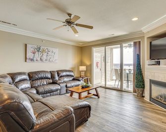 Resort Perks, View Lands End Condo in Os - Osage Beach - Salon