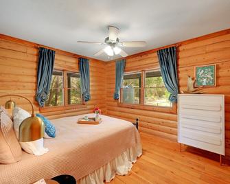 Quaint Cabin on 7 acres - Джорджтаун - Спальня
