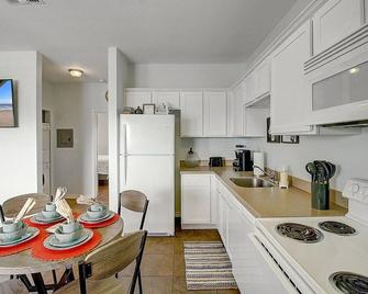 Ship Wreck - Port Aransas - Kitchen