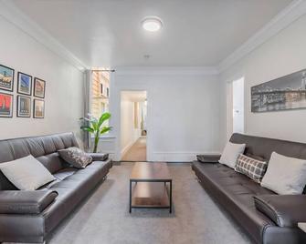 5 Bedroom Golden Gate Park beauty. Minutes away from the Park and much more - San Francisco - Sala de estar