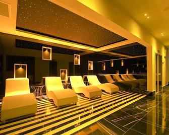 Luxury 1+1 Bedroom Apartment in Alanya 5 Min Walk to Beach Pool, Spa & Security - Alanya - Lounge