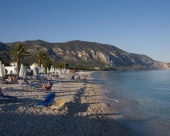 J Studios - Kineta - Playa