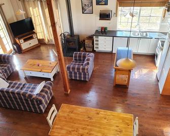 Lachney Cottage Dalgety - Snowy Mountains Holiday Accommodation - Berridale - Huiskamer