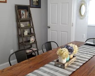 Modern 100 year old cottage in Historic District Mt Dora close to Everything - Mount Dora - Dining room