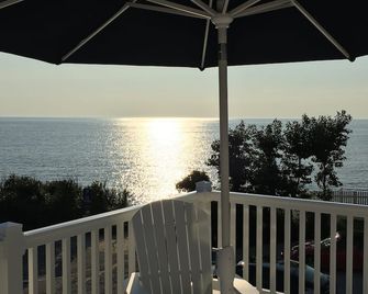 Cape May Beach- Luxury Delaware Bay Beauty- Heated Pool-Linens - Villas - Balcony