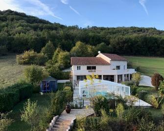 Aube-Sur-La-Vallée - Un Beau Gîte Dans Une Propriété De 5000m² Près Du Lot - Saint-Géry-Vers - Edificio
