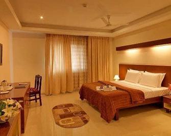 Dhanunjayas Luxury Hotel - Hosūr - Bedroom