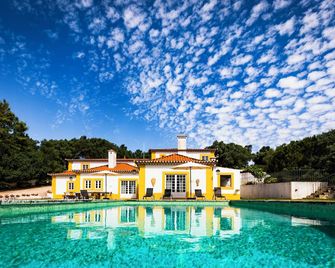 Quinta Do Pé Descalço Country Guesthouse In Sintra - Sintra - Piscina