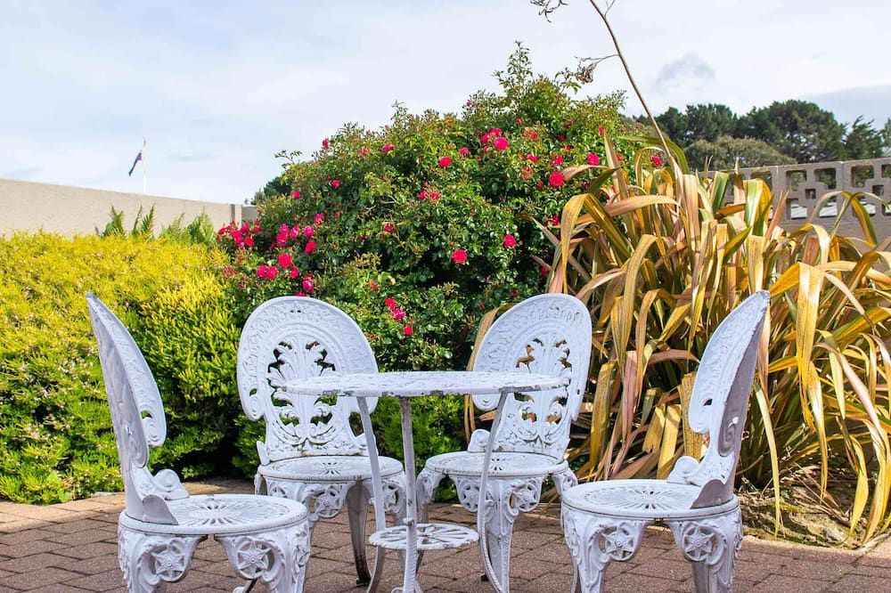 Tower Lodge Motel - Invercargill - Patio