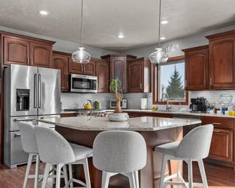 Your Resort On Gala Family Fun with Spa and Pool - Appleton - Kitchen