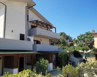 Three-room apartment with terrace, parking space within walking distance of center and sea - Porto Azzurro - Building