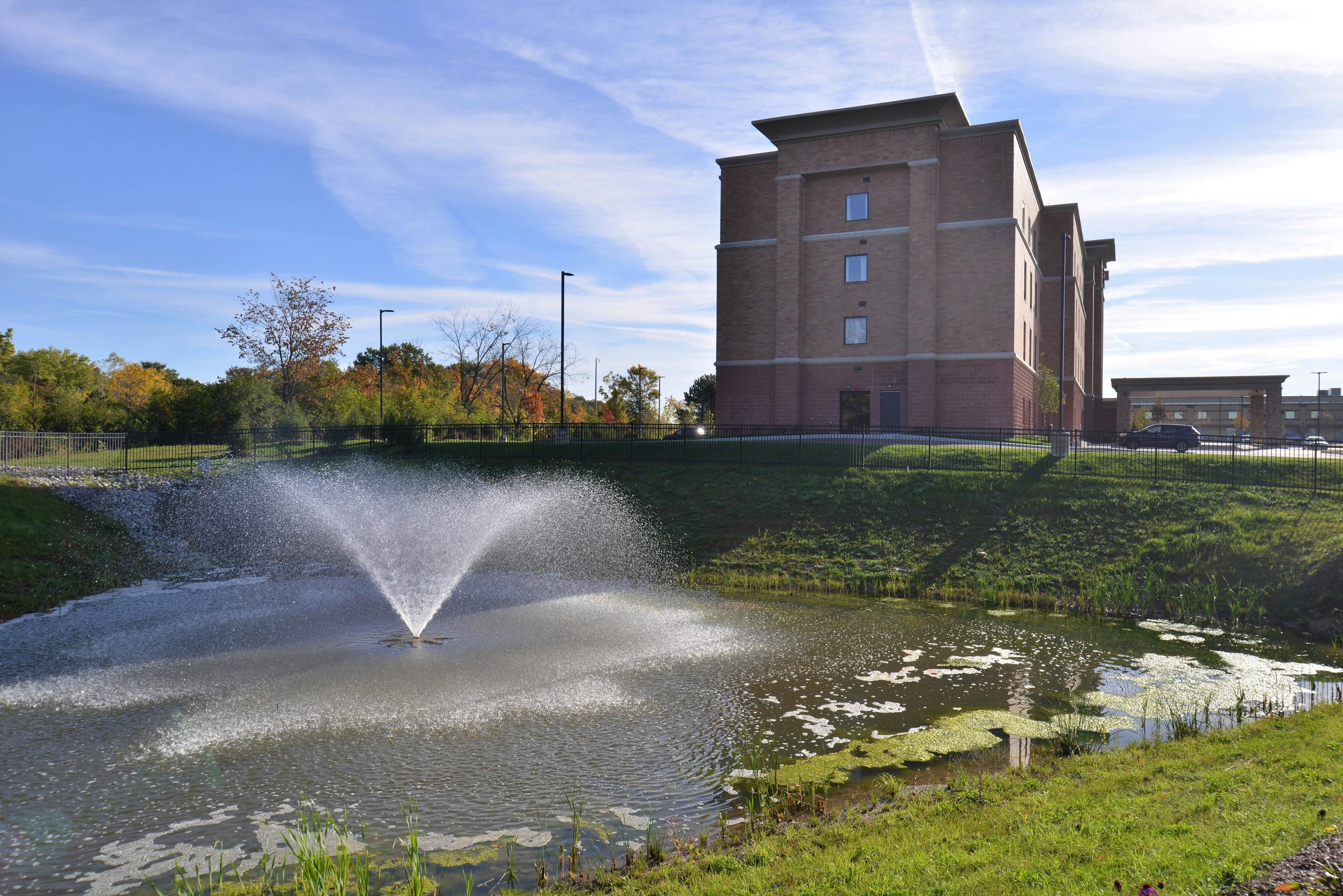 Hampton Inn & Suites Ann Arbor-West - אן ארבור - בניין
