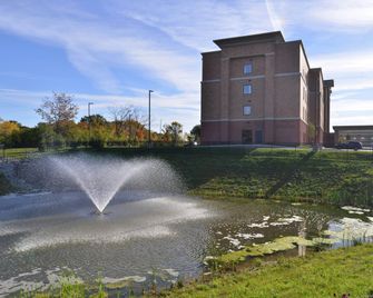 Hampton Inn & Suites Ann Arbor-West - Ann Arbor - Building