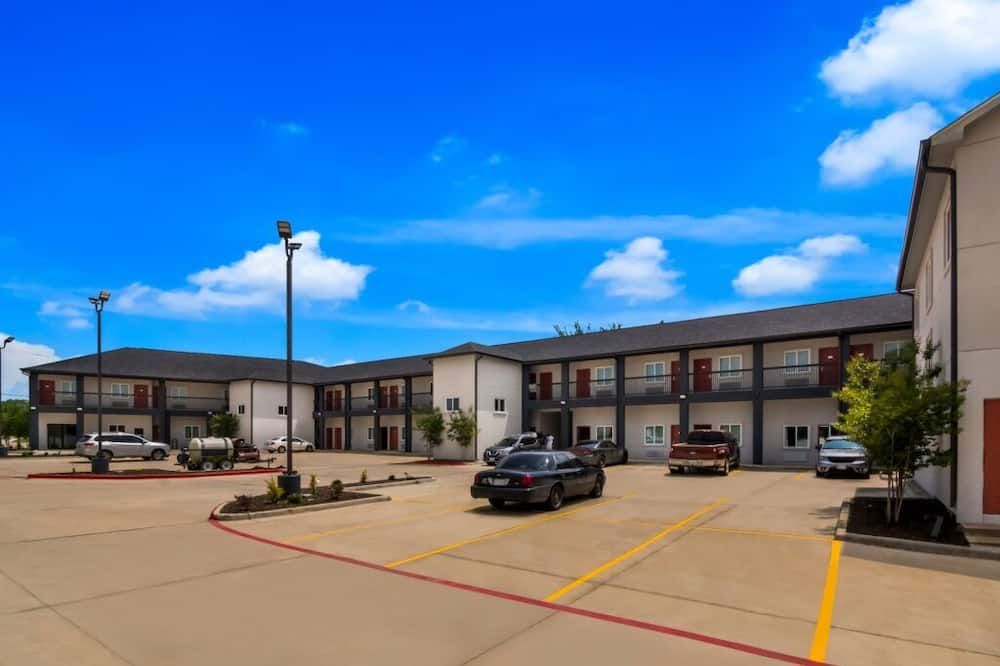 Affordable Room Near Downtown Fort Worth – Perfect Location for Exploring - Forest Hill - Building