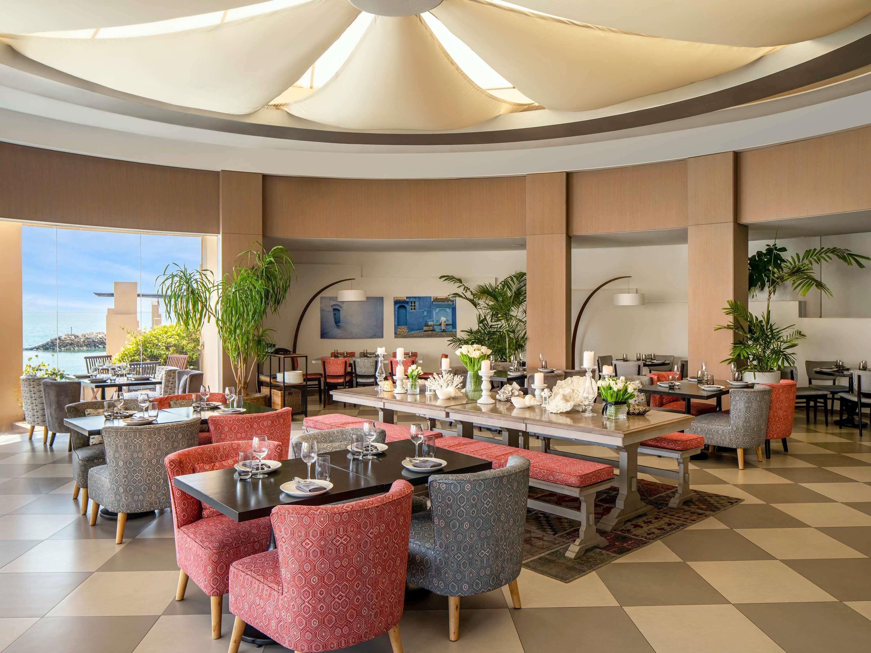 Novotel Bahrain Al Dana Resort - Manama - Restaurant