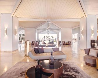 Royalton Blue Waters Montego Bay, An Autograph Collection Resort - מונטגו ביי - לובי