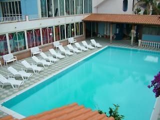 أوسي أزورا فيلدج