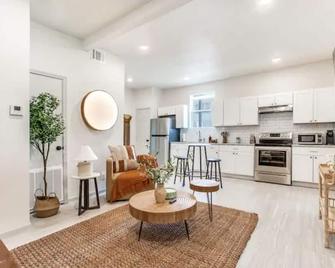 Lovely One Bedroom Apartment Near Downtown - San Antonio - Kitchen