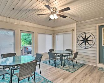 1 Mi to Cape Fear River Pet-Friendly Retreat - Lillington - Dining room
