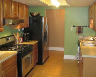Training at Holloman or White Sands? looking for a Short Term Furnished Rental? - Alamogordo - Keittiö