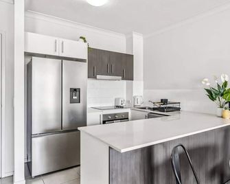 Greenview Couples Escape for Riverside Adventures - Nerang - Cocina