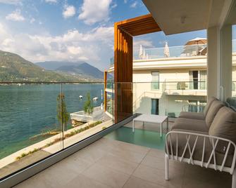 Ah Porticcioli Boutique Apartments Resort - San Felice del Benaco - Balkón