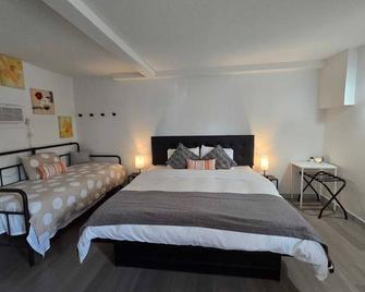 Shore Vista Lodge - Georgina - Bedroom