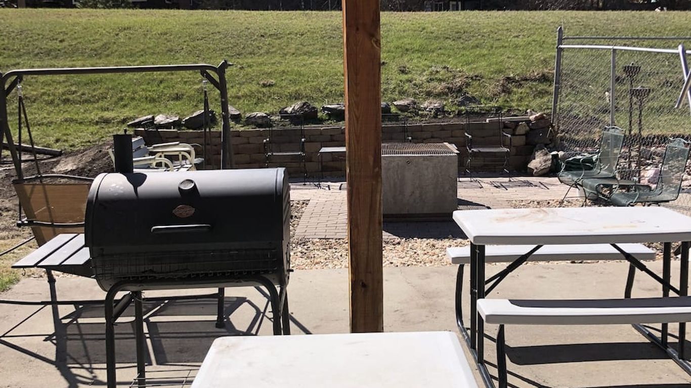 Black Hills Cabins & Motel at Quail's Crossing