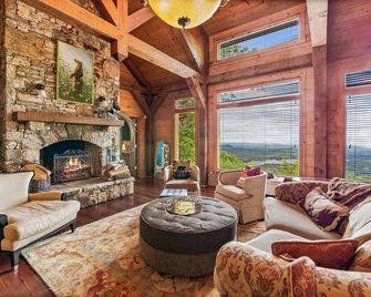 New To Rental Market! - Lake Toxaway - Sala de estar