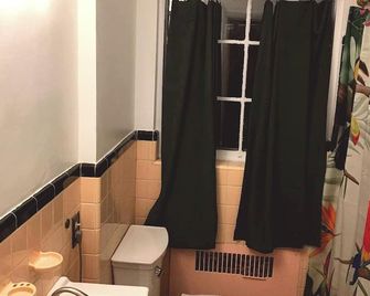Tropical Deco in Toledo - Toledo - Bathroom