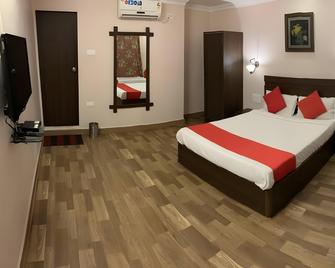 Pan Hill Hotel - Panchgani - Bedroom