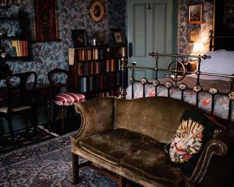 St Benedict - Victorian Bed and Breakfast - Hastings - Oleskelutila