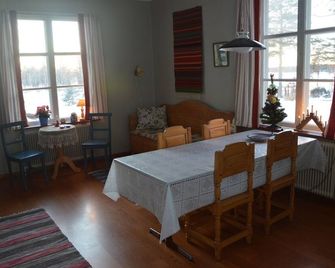 cozy cottage by the lake near Överkalix - Överkalix - Comedor