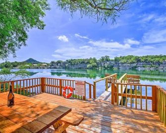 Your Summertime Oasis - Cool Deep Water - Private Water Access - Camp Wood - Restaurant