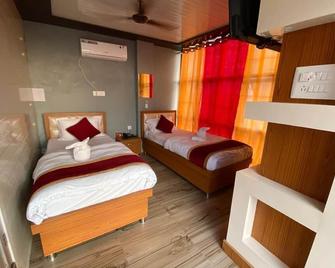 Hotel Kjs Inn - Bhimdatta - Bedroom