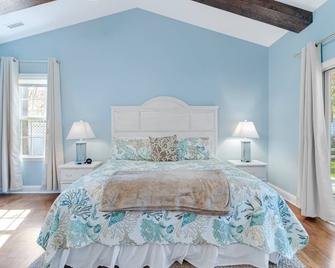 The Cottage at Arbor Creek - Southport - Bedroom