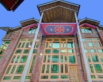 Pop Home 84685 Hills Heaven Homestay - Pahalgam - Gebäude