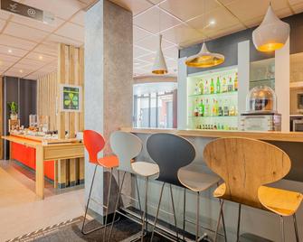 B&B HOTEL Arras Centre Les Places - Arras - Bar