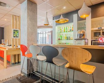 B&B HOTEL Arras Centre Les Places - Arrás - Bar