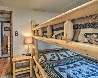 Riverfront Grayling Retreat w/ Fire Pit & Dock! - Grayling - Ložnice