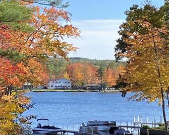 Lake Front Retreat, Lake Winnisquam - Tilton