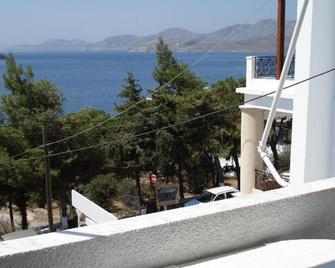 Tatsis Apartments - Masouri - Balcón