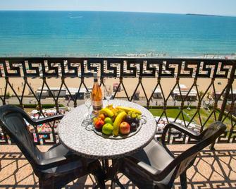 Imperial Palace Hotel - נסבאר