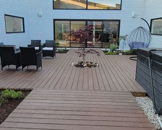 New Unique Luxury Home with Private Courtyard! (Brand New Build) - Tobermory - Patio