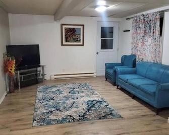 Charming little 3 and 1/2 located close to everything - Salaberry-de-Valleyfield - Вітальня