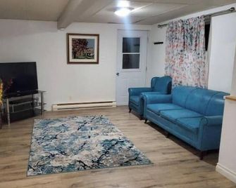 Charming little 3 and 1/2 located close to everything - Salaberry-de-Valleyfield - Salon