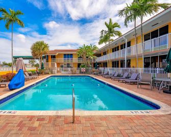 Quality Inn & Suites Airport/Cruise Port Hollywood - Hollywood - Bể bơi